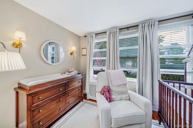 24 Huntington Ave, Lynbrook, NY 11563