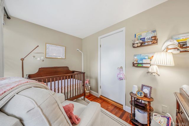 24 Huntington Ave, Lynbrook, NY 11563