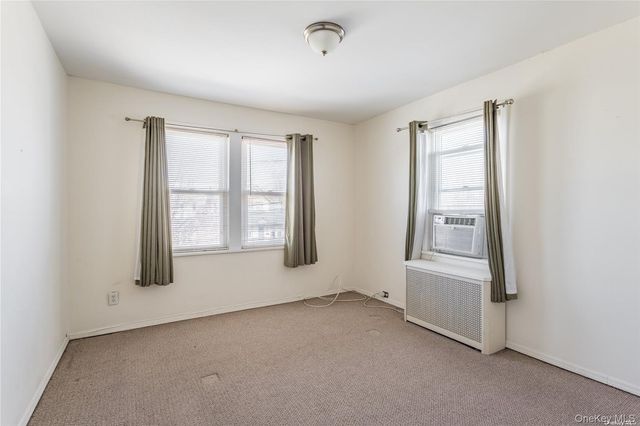 24 Huntington Ave, Lynbrook, NY 11563