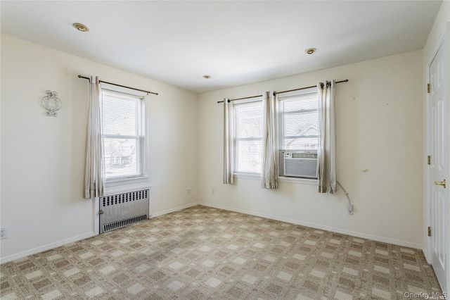 24 Huntington Ave, Lynbrook, NY 11563
