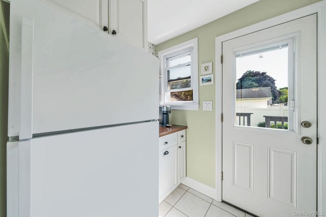 24 Huntington Ave, Lynbrook, NY 11563