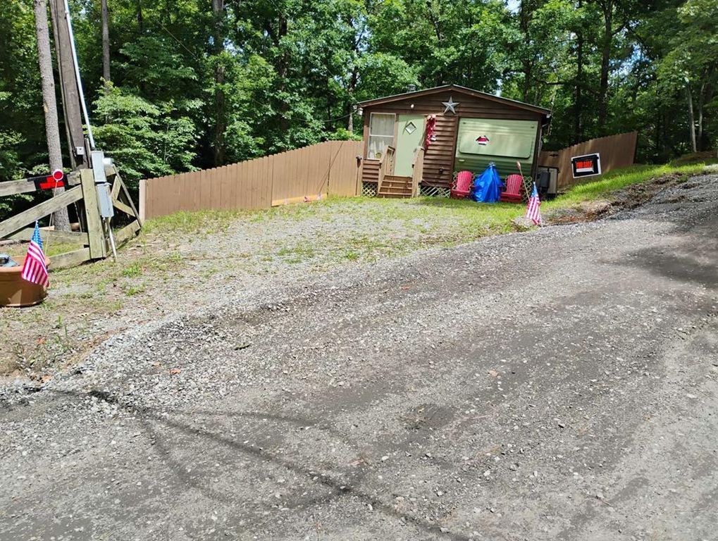95 7th Street, Ellijay, GA 30540