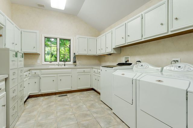 174 S Montclair Avenue, Glen Ellyn, IL 60137