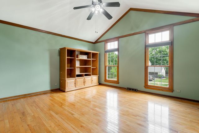 174 S Montclair Avenue, Glen Ellyn, IL 60137
