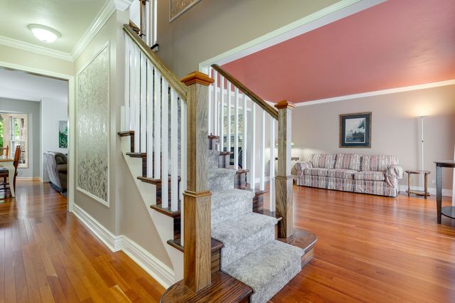 174 S Montclair Avenue, Glen Ellyn, IL 60137