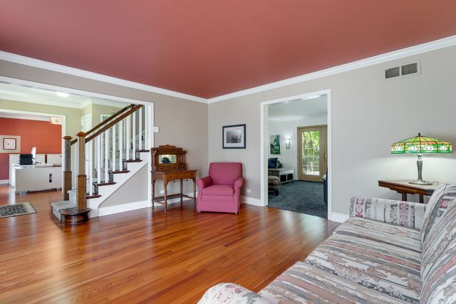 174 S Montclair Avenue, Glen Ellyn, IL 60137