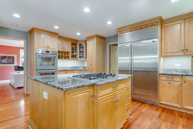 174 S Montclair Avenue, Glen Ellyn, IL 60137