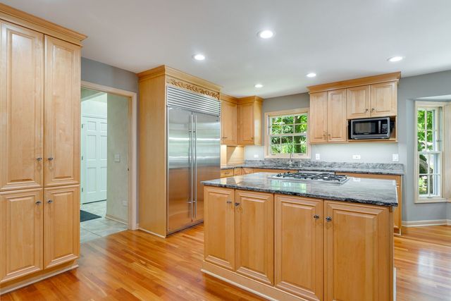 174 S Montclair Avenue, Glen Ellyn, IL 60137