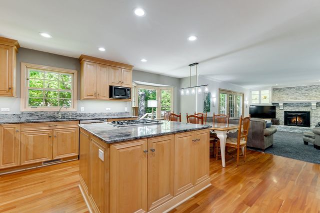 174 S Montclair Avenue, Glen Ellyn, IL 60137
