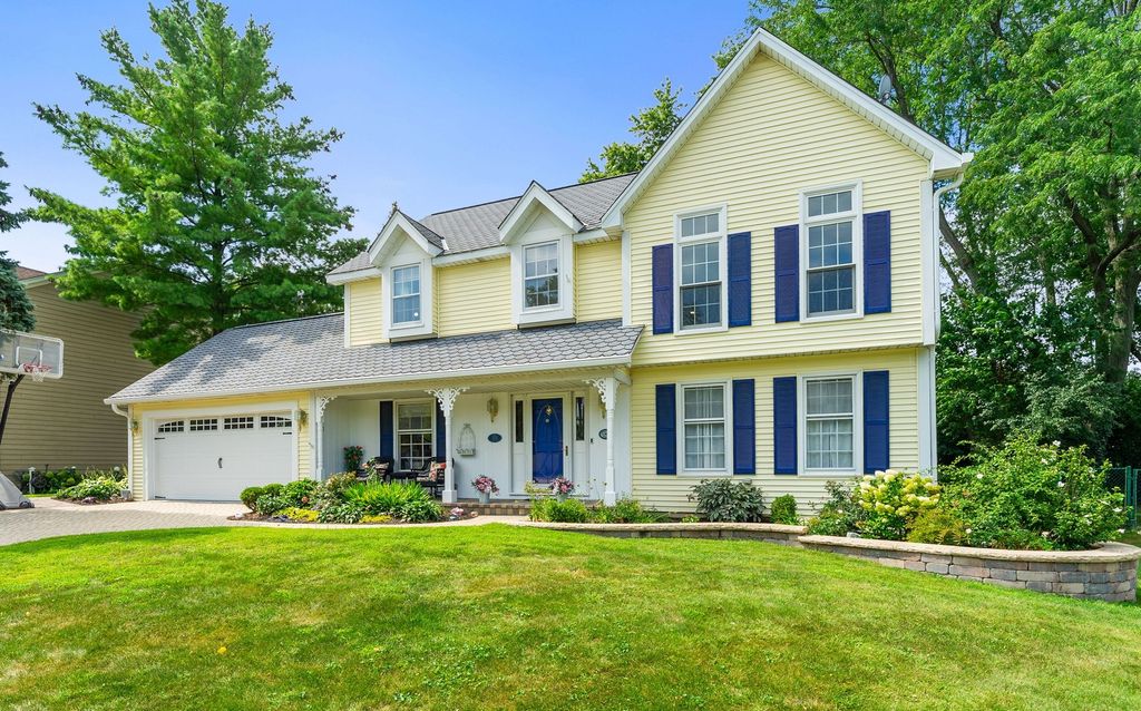 174 S Montclair Avenue, Glen Ellyn, IL 60137