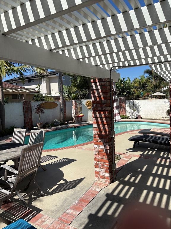 10142 Cliff Drive, Huntington Beach, CA 92646 — photo 2