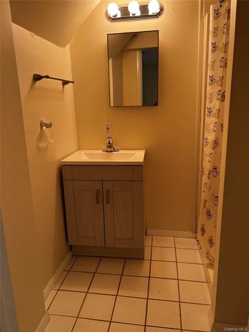 9 Saddler Court, Huntington Station, NY 11746