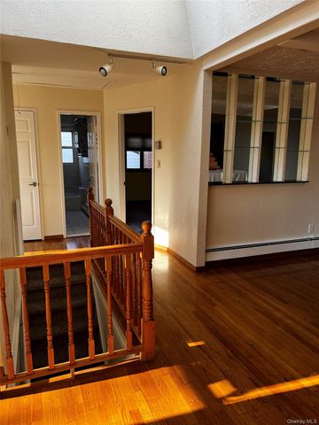 9 Saddler Court, Huntington Station, NY 11746