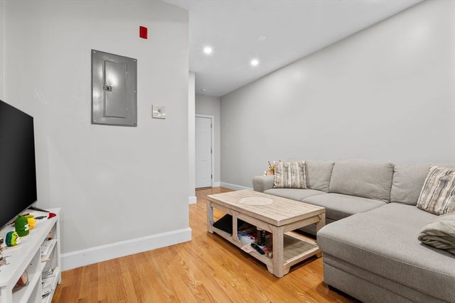 754 Huntington Ave 4, Boston, MA 02115