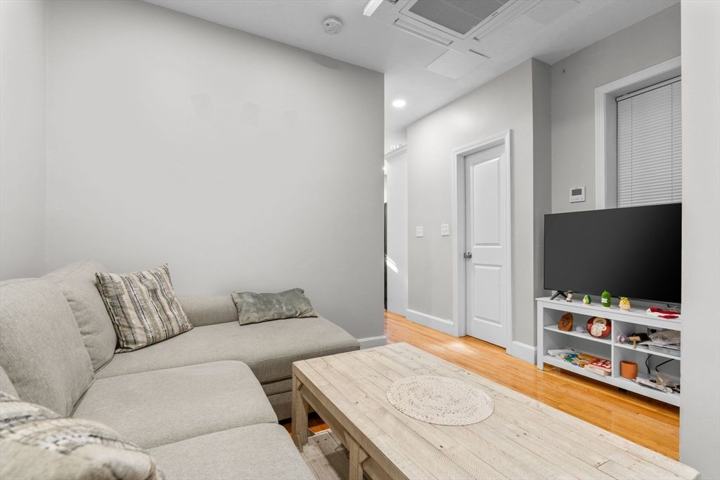 754 Huntington Ave 4, Boston, MA 02115