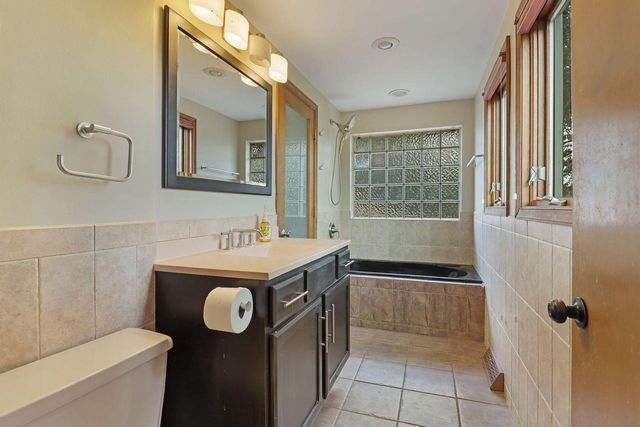 6124 104th AVENUE, Kenosha, WI 53142