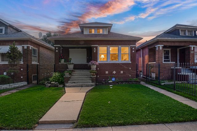 4835 W Haddon Avenue, Chicago, IL 60651