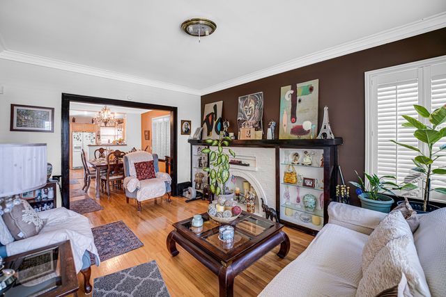 4835 W Haddon Avenue, Chicago, IL 60651