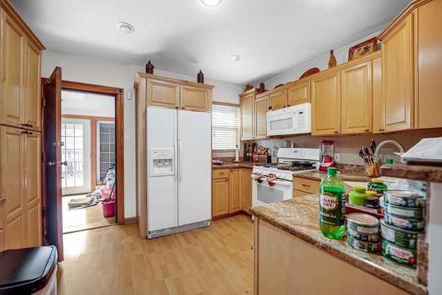 4835 W Haddon Avenue, Chicago, IL 60651
