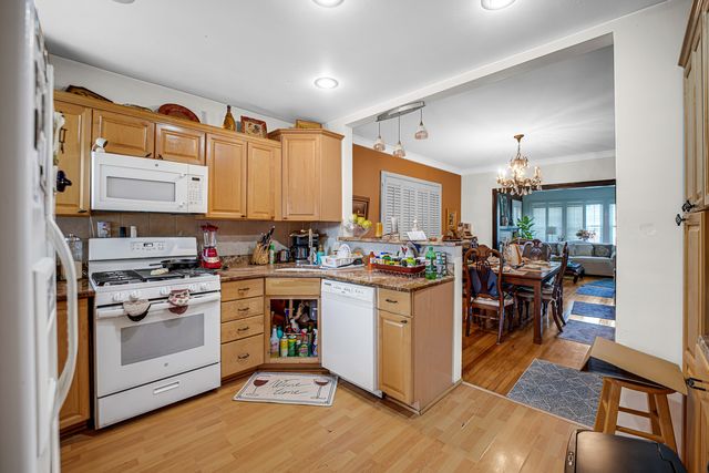 4835 W Haddon Avenue, Chicago, IL 60651
