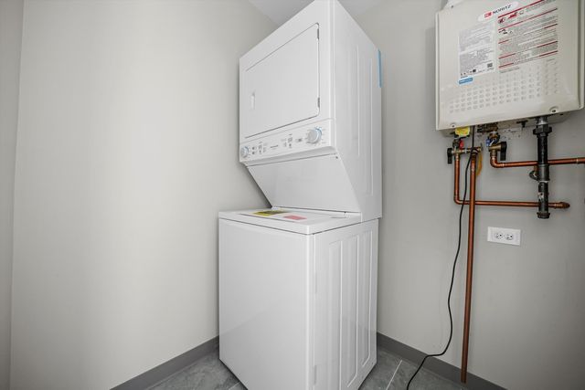 3135 W 95th Street 201, Evergreen Park, IL 60805