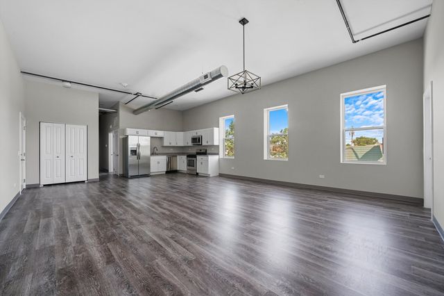 3135 W 95th Street 201, Evergreen Park, IL 60805