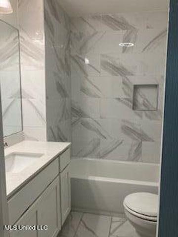 1109 Le Badine Court, Ocean Springs, MS 39564