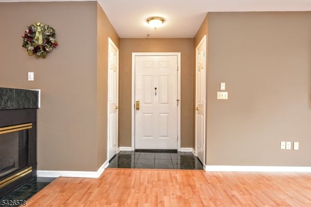 11 Collura Ln, Clifton City, NJ 07012