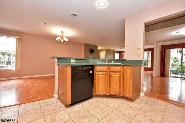 11 Collura Ln, Clifton City, NJ 07012