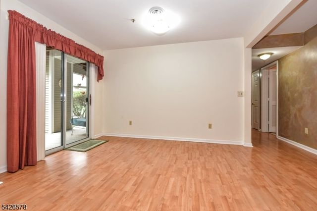 11 Collura Ln, Clifton City, NJ 07012