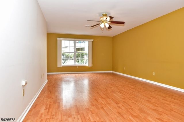 11 Collura Ln, Clifton City, NJ 07012