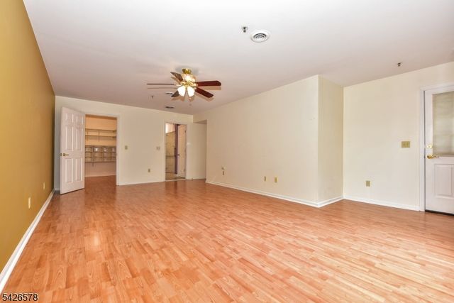 11 Collura Ln, Clifton City, NJ 07012