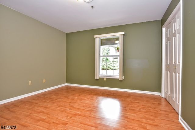 11 Collura Ln, Clifton City, NJ 07012