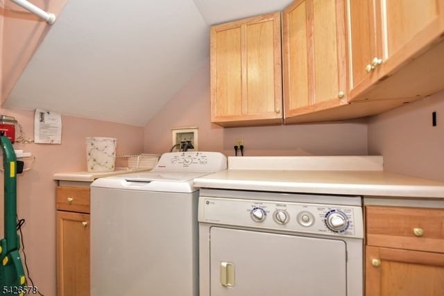 11 Collura Ln, Clifton City, NJ 07012