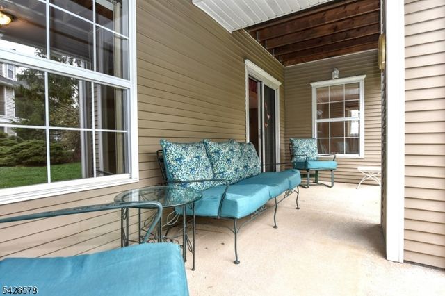 11 Collura Ln, Clifton City, NJ 07012