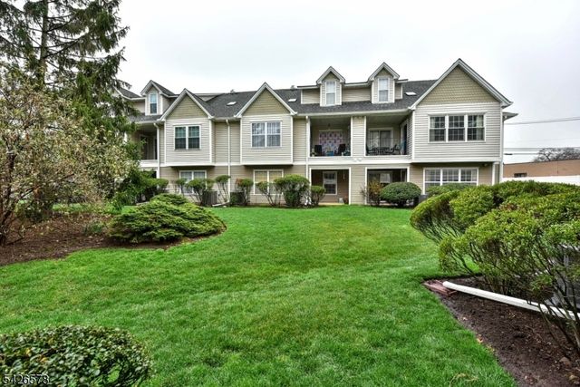 11 Collura Ln, Clifton City, NJ 07012