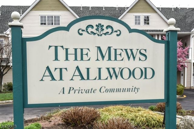 11 Collura Ln, Clifton City, NJ 07012