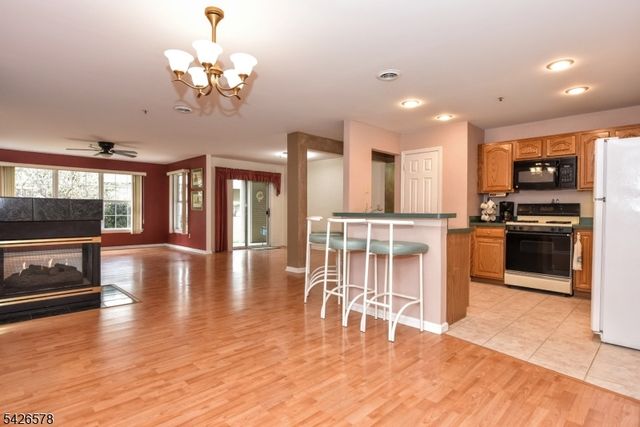 11 Collura Ln, Clifton City, NJ 07012