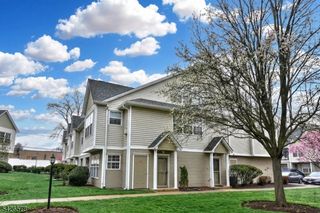 11 Collura Ln, Clifton City, NJ 07012