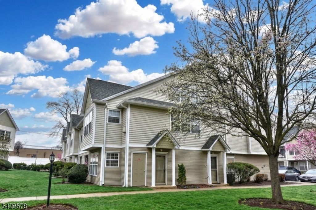 11 Collura Ln, Clifton City, NJ 07012