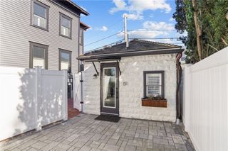 6 Cross Street, Newport, RI 02840