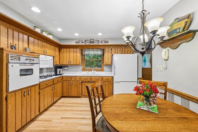 W213N5425 Kenmore DRIVE, Menomonee Falls, WI 53051