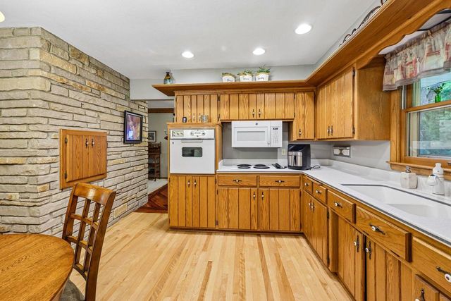 W213N5425 Kenmore DRIVE, Menomonee Falls, WI 53051