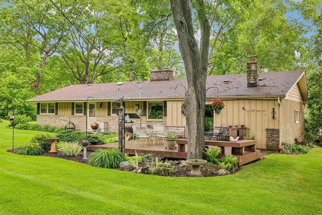 W213N5425 Kenmore DRIVE, Menomonee Falls, WI 53051