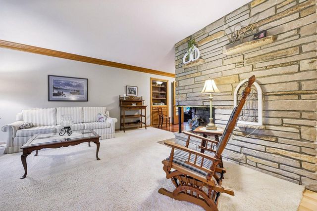 W213N5425 Kenmore DRIVE, Menomonee Falls, WI 53051