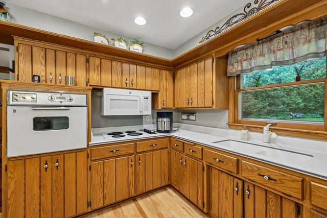 W213N5425 Kenmore DRIVE, Menomonee Falls, WI 53051
