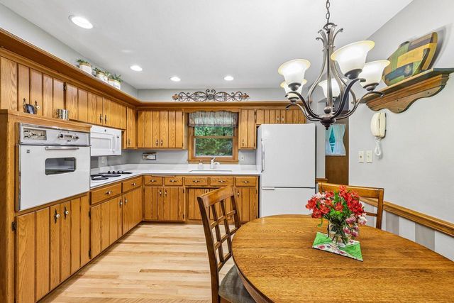 W213N5425 Kenmore DRIVE, Menomonee Falls, WI 53051