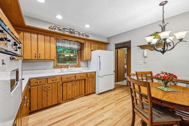 W213N5425 Kenmore DRIVE, Menomonee Falls, WI 53051