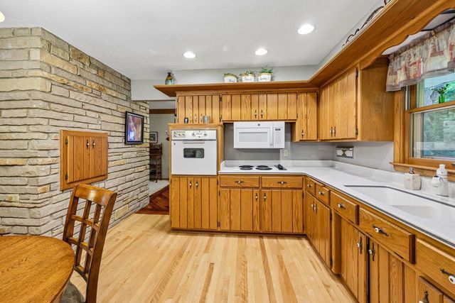 W213N5425 Kenmore DRIVE, Menomonee Falls, WI 53051