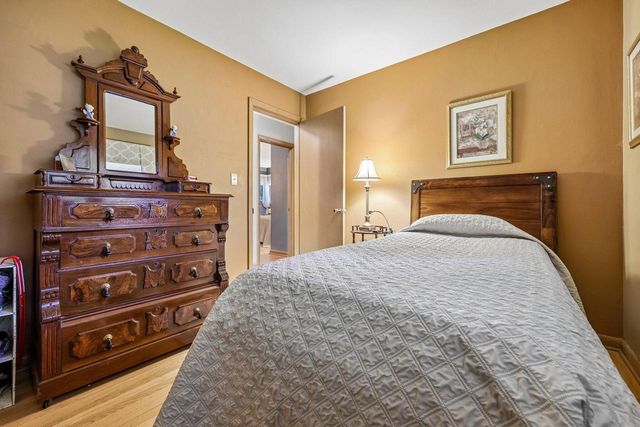 W213N5425 Kenmore DRIVE, Menomonee Falls, WI 53051